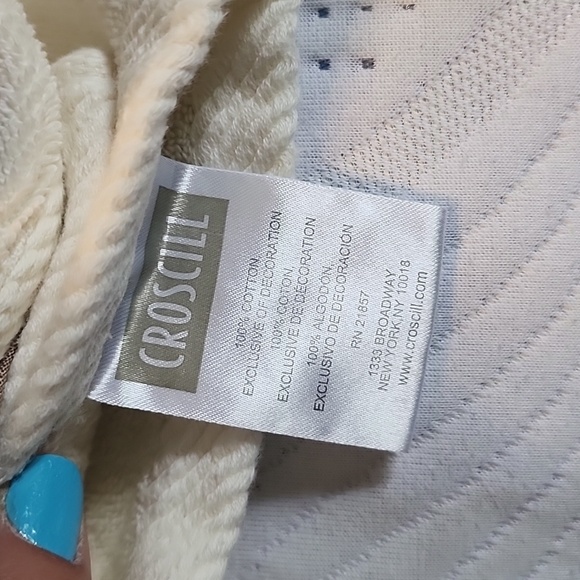 Set of 4 Croscill Decorative Hand Towels - Picture 2 of 3